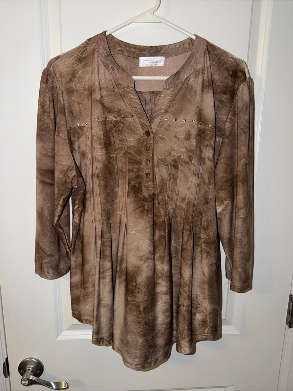 Eve & Maddie Elegant Brown Pleated Tunic Top with Stud Accents, Sz XL